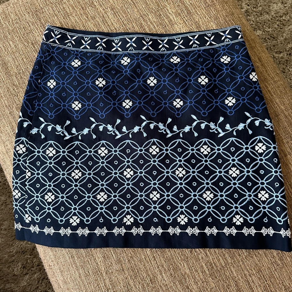 LOFT embroider skirt! Size 14 Navy, light blue and white.
